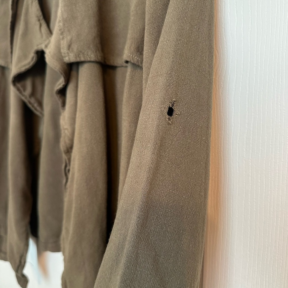 Army Green light jacket in size Large by Lulu’s - Picture 3 of 5
